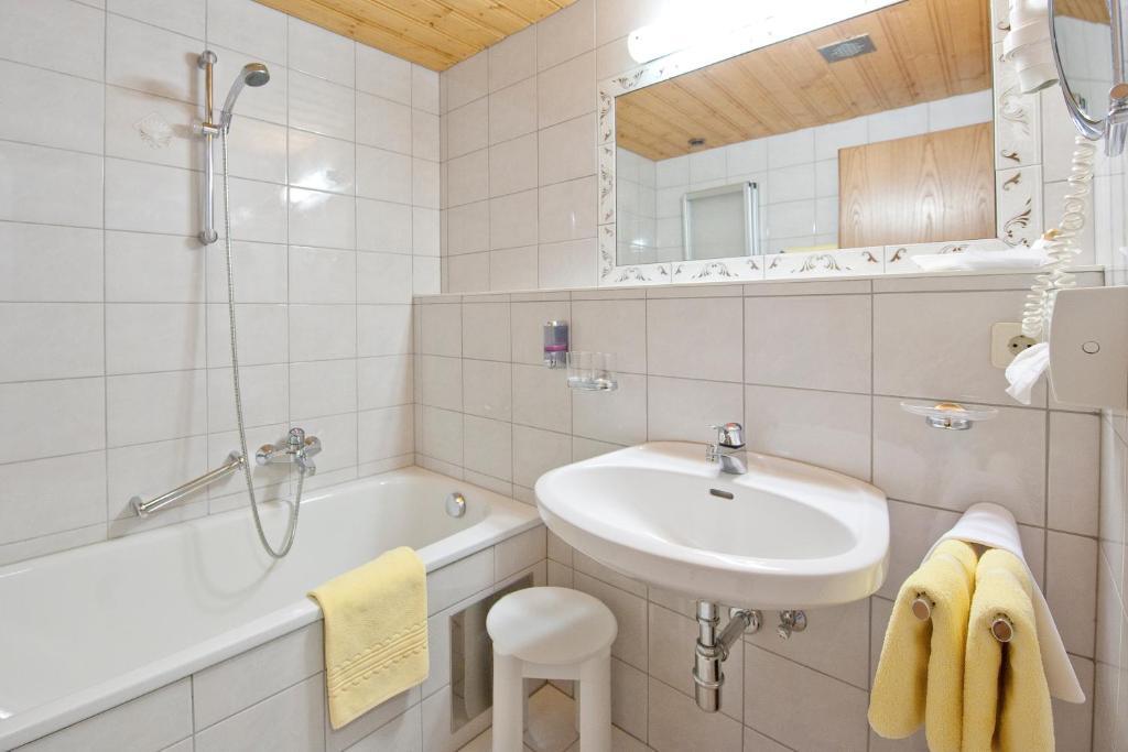 Hotel Jagdhof Bed & Breakfast オーバーグールグル 部屋 写真