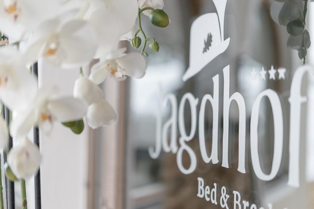 Hotel Jagdhof Bed & Breakfast オーバーグールグル エクステリア 写真