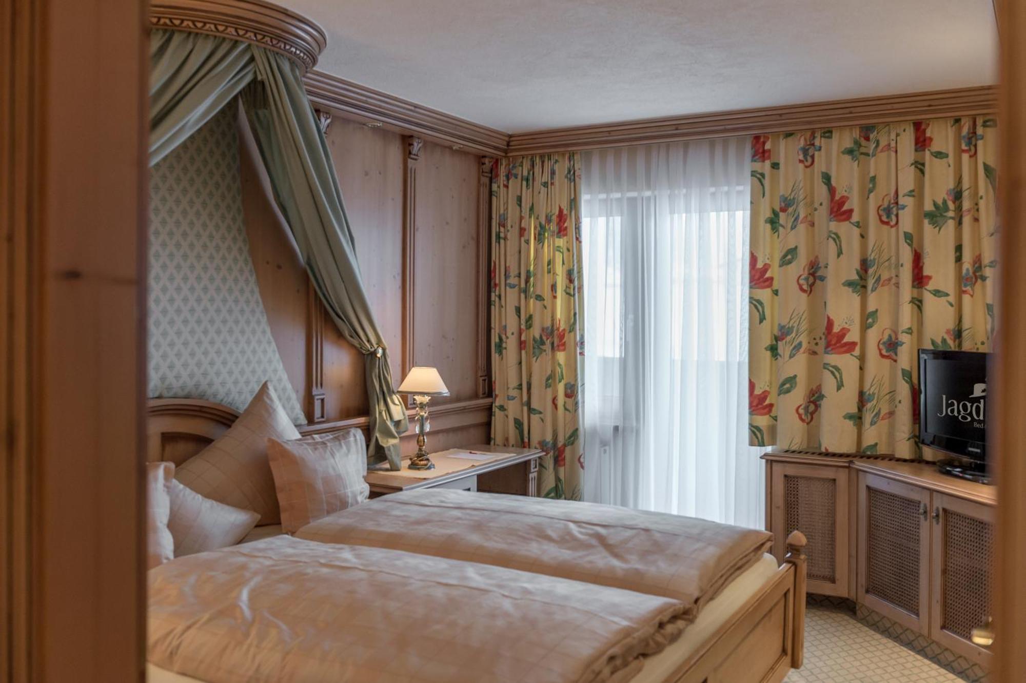 Hotel Jagdhof Bed & Breakfast オーバーグールグル 部屋 写真