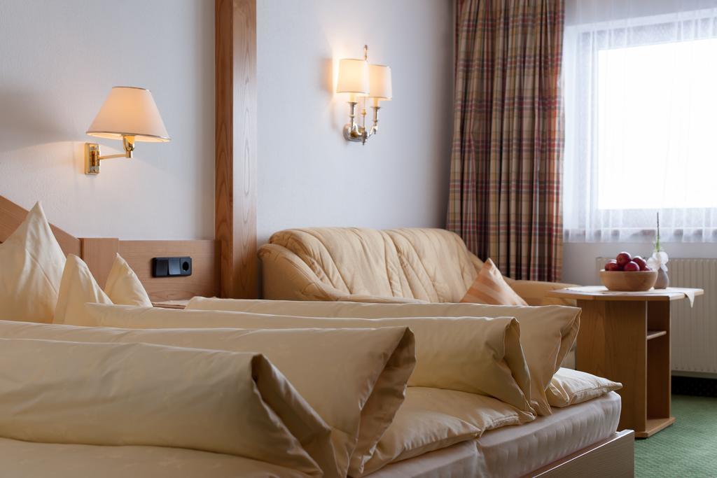 Hotel Jagdhof Bed & Breakfast オーバーグールグル 部屋 写真