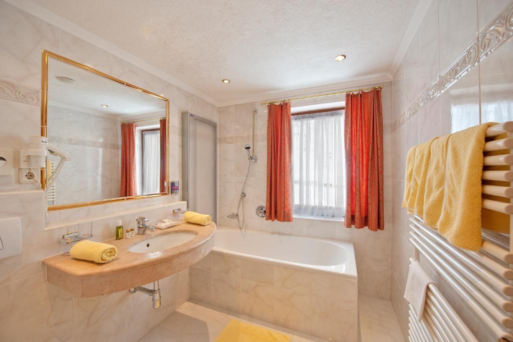 Hotel Jagdhof Bed & Breakfast オーバーグールグル 部屋 写真