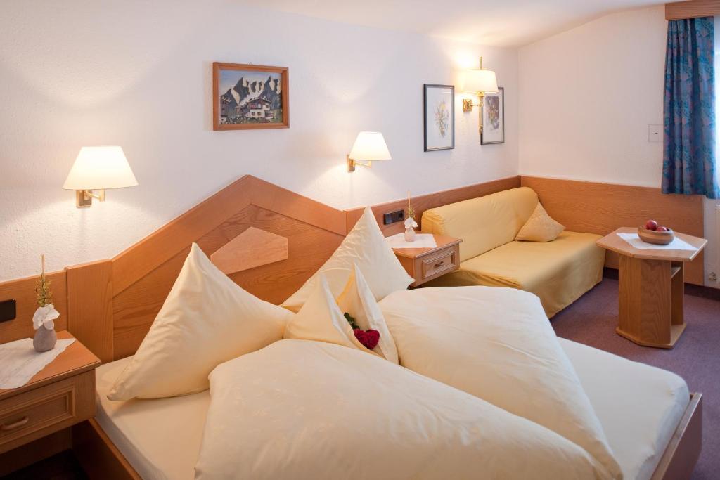Hotel Jagdhof Bed & Breakfast オーバーグールグル 部屋 写真