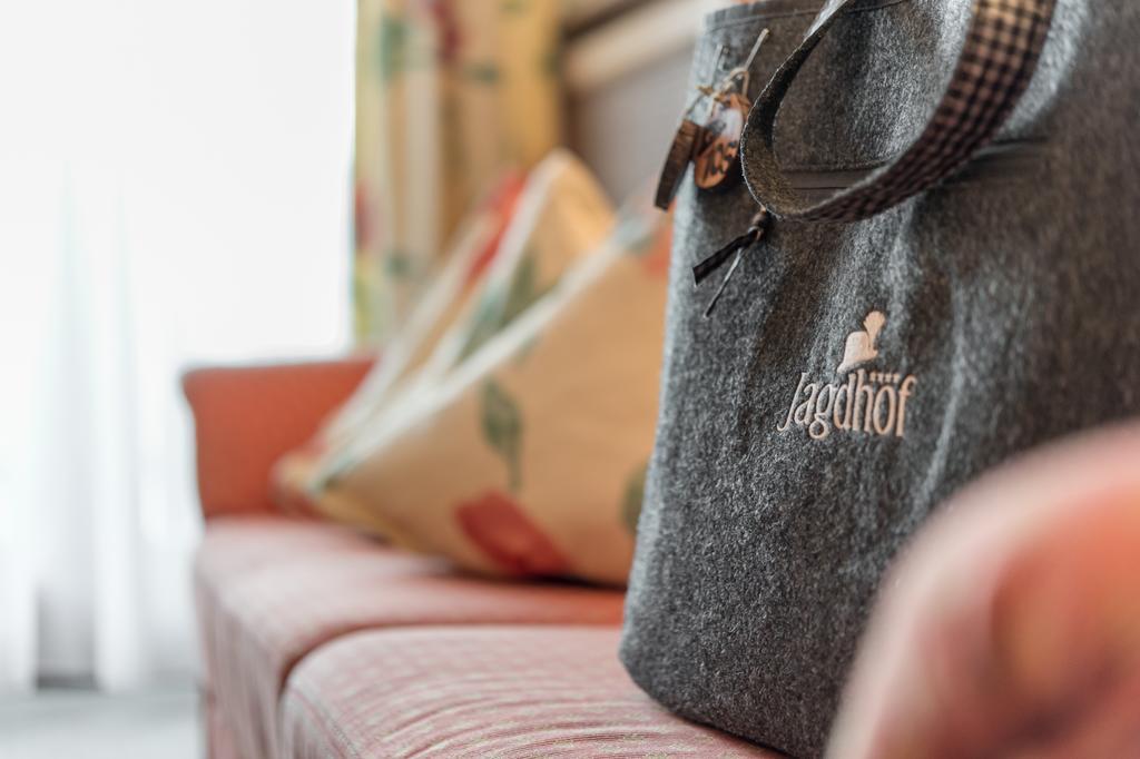 Hotel Jagdhof Bed & Breakfast オーバーグールグル エクステリア 写真