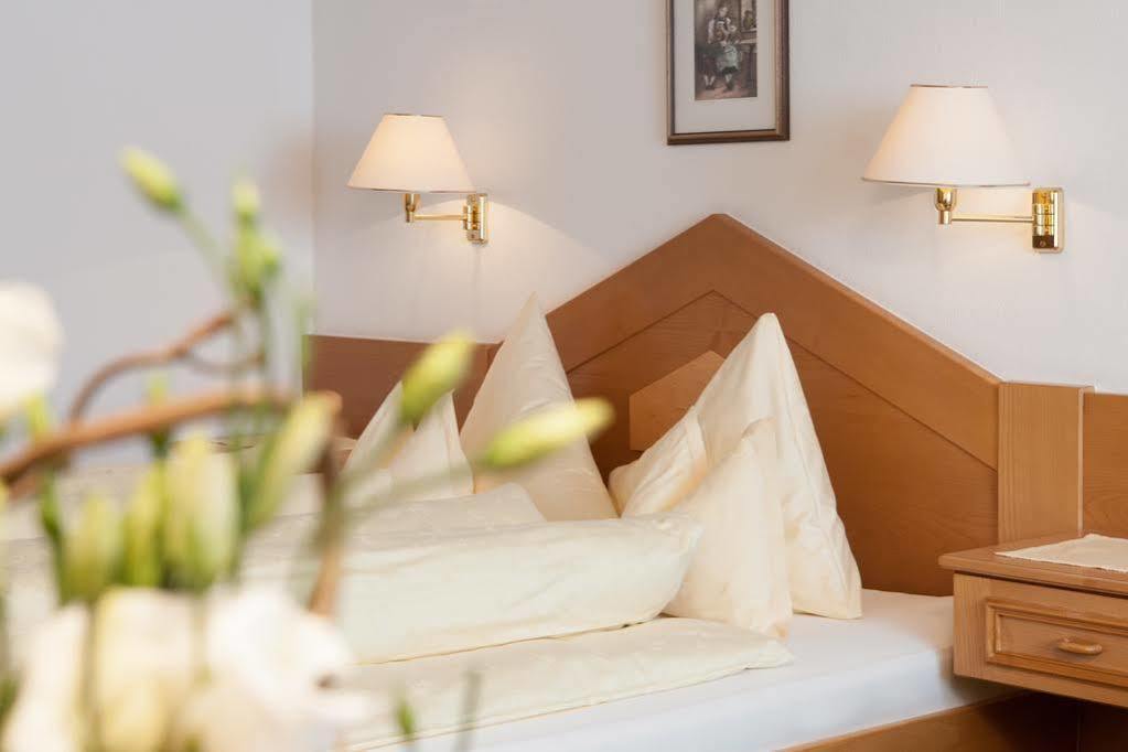 Hotel Jagdhof Bed & Breakfast オーバーグールグル エクステリア 写真